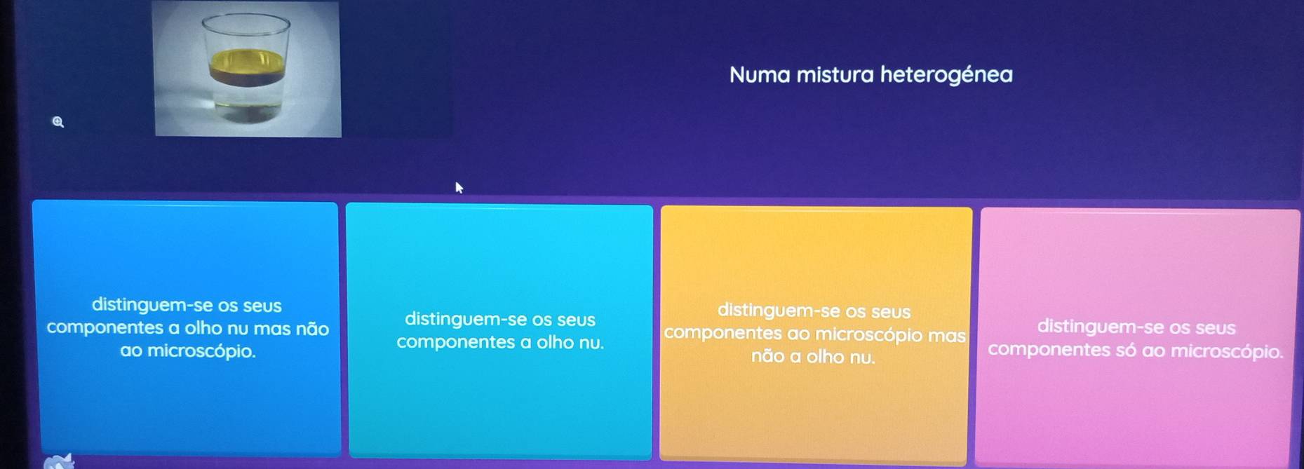 Numa mistura heterogénea
④
distinguem-se os seus distinguem-se os seus
distinguem-se os seus distinguem-se os seus
componentes a olho nu mas não componentes ao microscópio mas
componentes a olho nu. componentes só ao microscópio.
ao microscópio. não a olho nu.