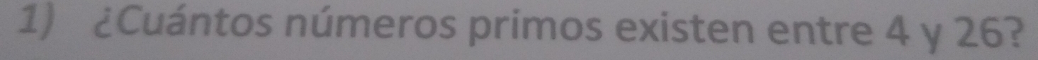 ¿Cuántos números primos existen entre 4 y 26?