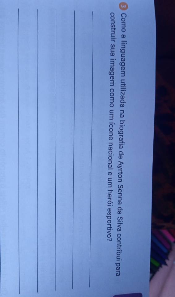 ③ Como a linguagem utilizada na biografia de Ayrton Senna da Silva contribui para 
construir sua imagem como um ícone nacional e um herói esportivo? 
_ 
_ 
_ 
_ 
_