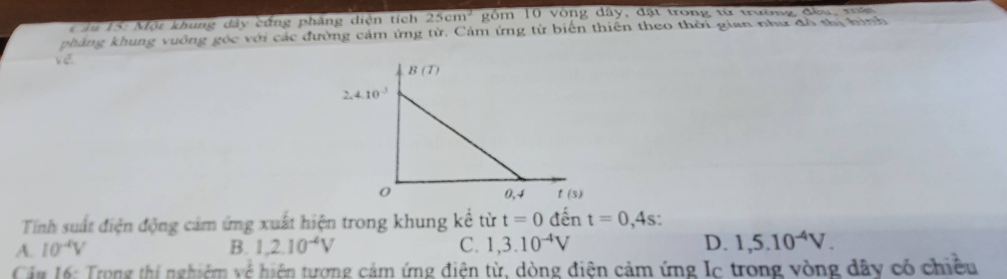 diện tích 25cm^2 overline On 1 10 vòng dây, đặt trong từ trường đều, mấ
; cảm ứng từ. Cảm ứng từ biển thiên theo thời gian như đô thị hình
Tính suất điện động cảm ứng xuất hiện trong khung kể từ t=0 đến t=0,4s:
A. 10^(-4)V B. 1,2.10^(-4)V C. 1,3.10^(-4)V D. 1,5.10^(-4)V.
Câu 16: Trong thí nghiệm về hiện tương cảm ứng điện tử, dòng điện cảm ứng Ic trong vòng đây có chiều