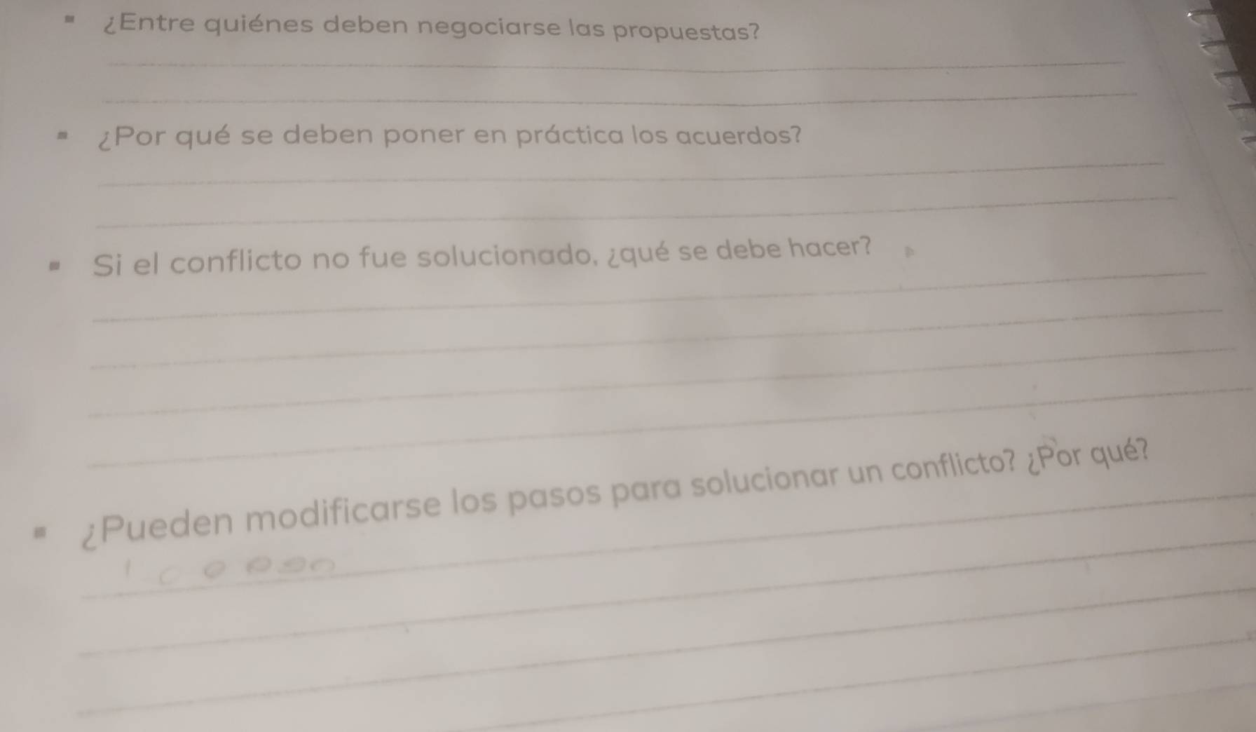 ¿Entre quiénes deben negociarse las propuestas? 
_ 
_ 
_ 
¿Por qué se deben poner en práctica los acuerdos? 
_ 
_ 
Si el conflicto no fue solucionado, ¿qué se debe hacer? 
_ 
_ 
_ 
_ 
¿Pueden modificarse los pasos para solucionar un conflicto? ¿Por qué? 
_ 
_ 
_