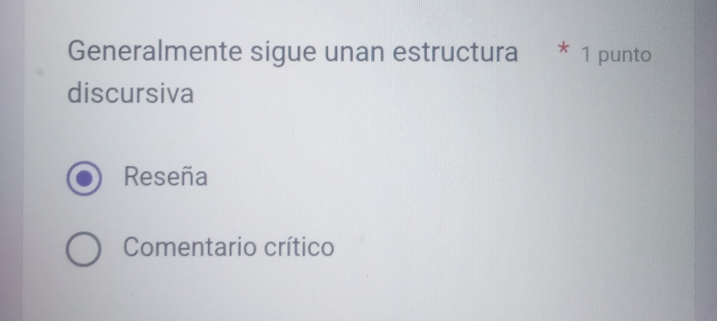 Generalmente sigue unan estructura * 1 punto
discursiva
Reseña
Comentario crítico