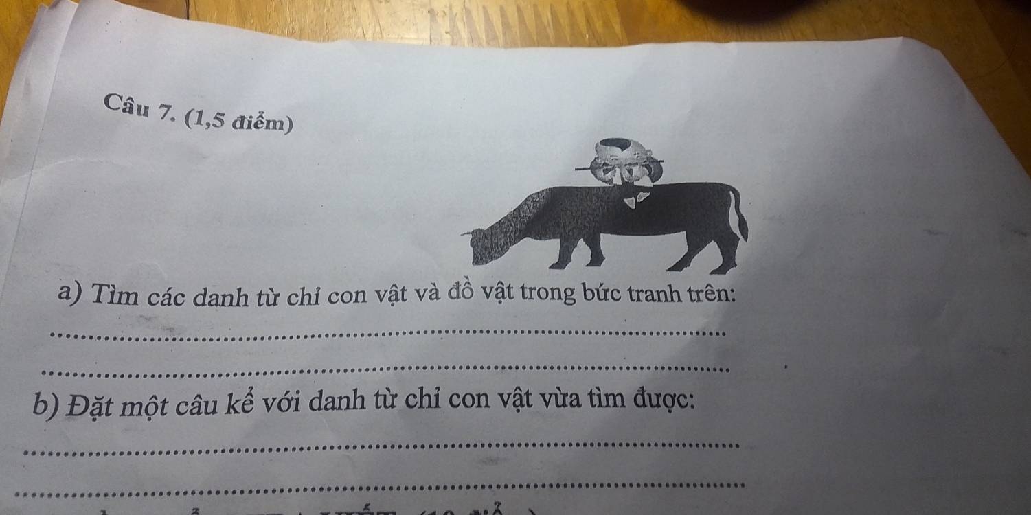 (1,5 điểm) 
a) Tìm các danh từ chỉ con vật và đồ vật trong bức tranh trên: 
_ 
_ 
b) Đặt một câu kể với danh từ chỉ con vật vừa tìm được: 
_ 
_