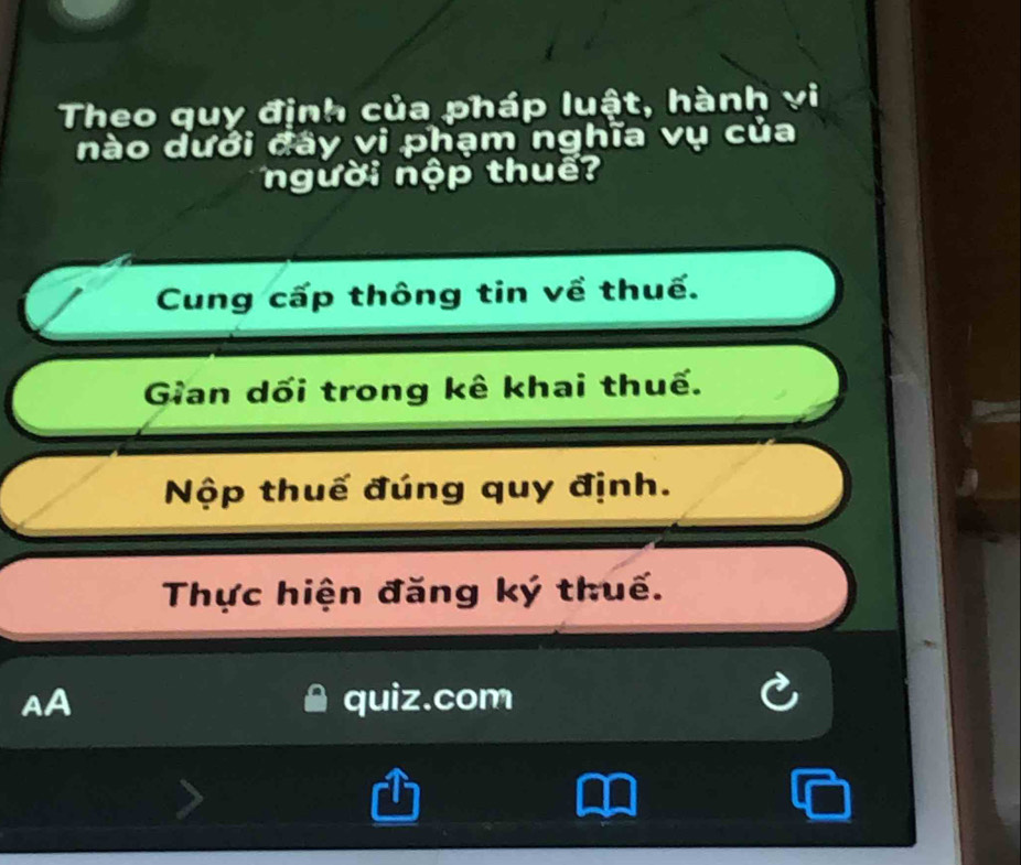 Theo quy định của pháp luật, hành vi
nào dưới đây vi phạm nghĩa vụ của
người nộp thuế?
Cung cấp thông tin về thuế.
Gian dối trong kê khai thuế.
Nộp thuế đúng quy định.
Thực hiện đăng ký thuế.
AA quiz.com