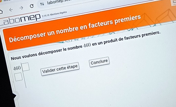 labomép so 
bomep 2.19.10 Mentions légales 
Décomposer un nombre en facteurs premiers 
Nous voulons décomposer le nombre 460 en un produit de facteurs premiers
460 _  
Valider cette étape Conclure 
□ |