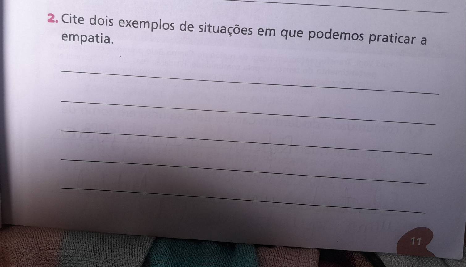 Cite dois exemplos de situações em que podemos praticar a 
empatia. 
_ 
_ 
_ 
_ 
_ 
11