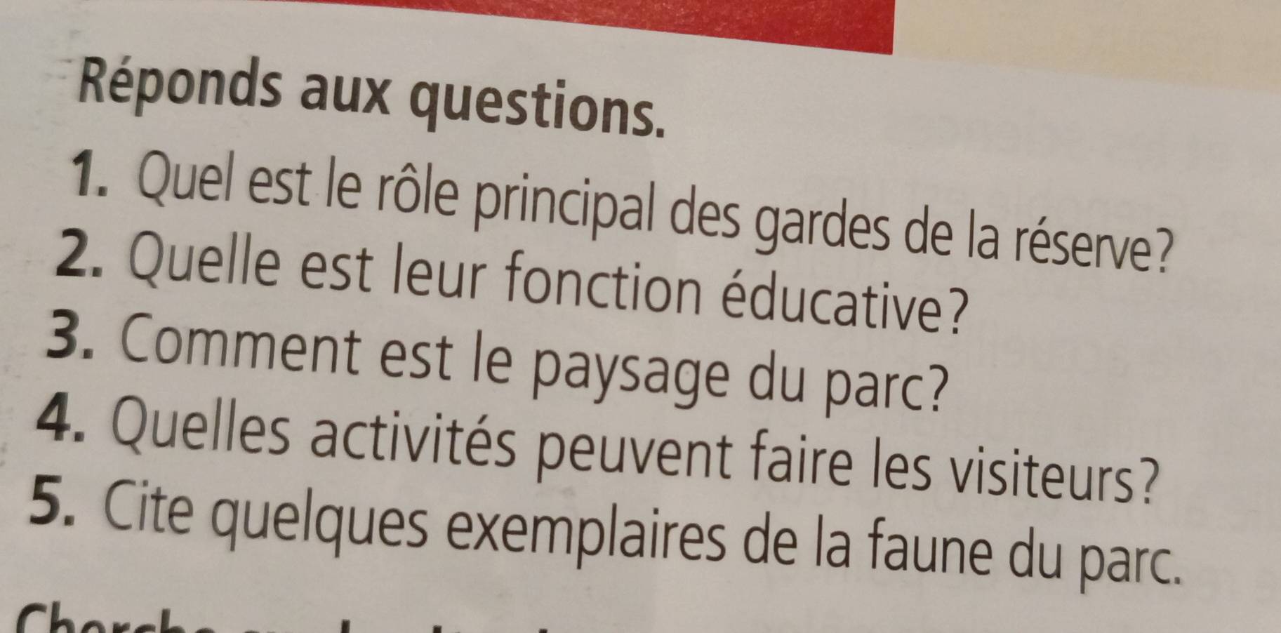 Réponds aux questions. 
1. Quel est le rôle principal des gardes de la réserve? 
2. Quelle est leur fonction éducative? 
3. Comment est le paysage du parc? 
4. Quelles activités peuvent faire les visiteurs? 
5. Cite quelques exemplaires de la faune du parc.