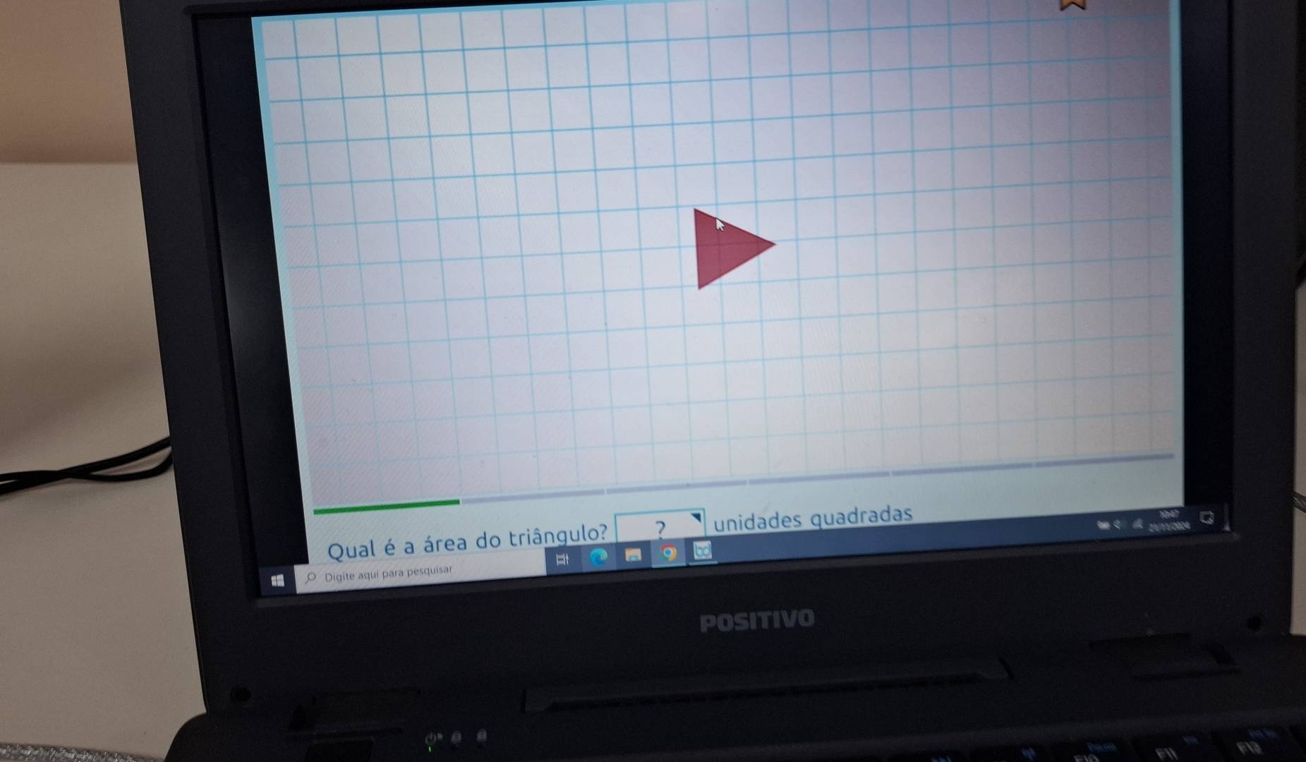 Qual é a área do triângulo? 7 unidades quadradas 
= 
Digite aqui para pesquisar 
POSITIVO 
Fn F12