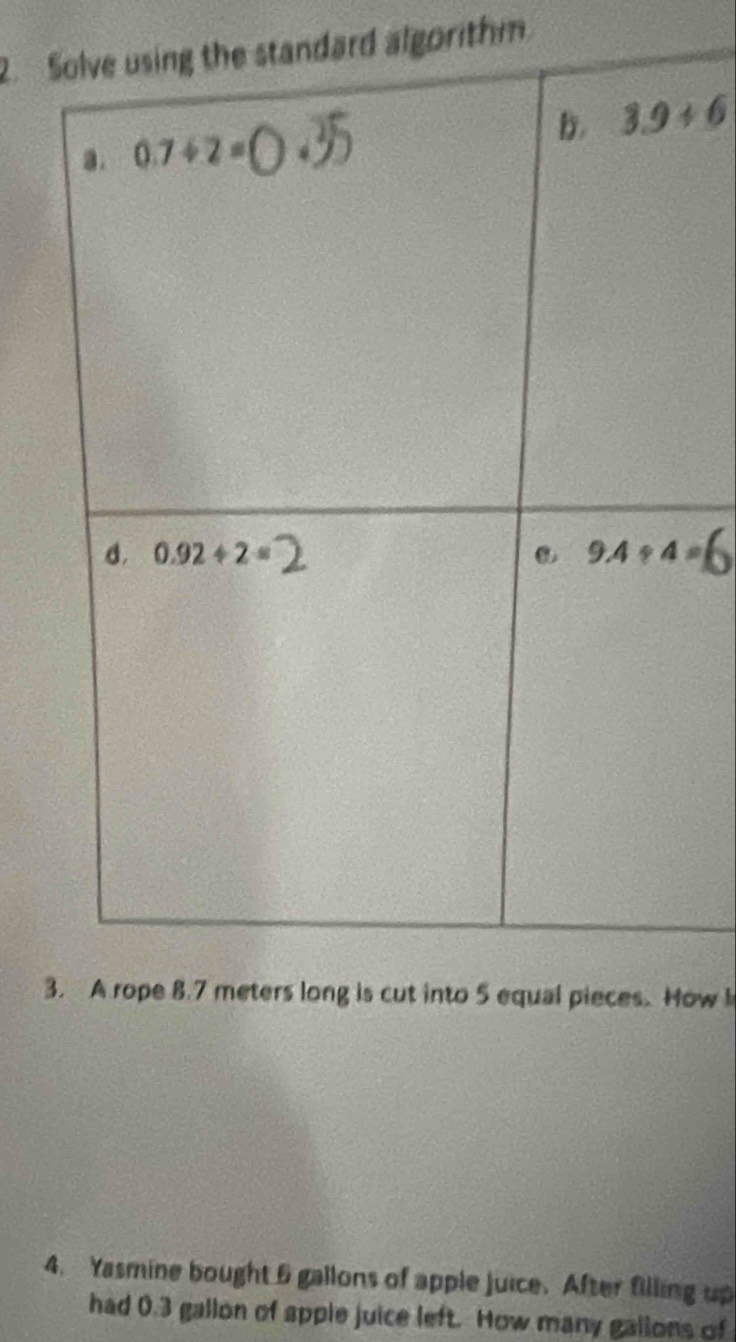 standard algorithm.
3ow l
4. Yasmine bought 6 gallons of apple juice. After filling up
had 0.3 gallon of apple juice left. How many gallons of