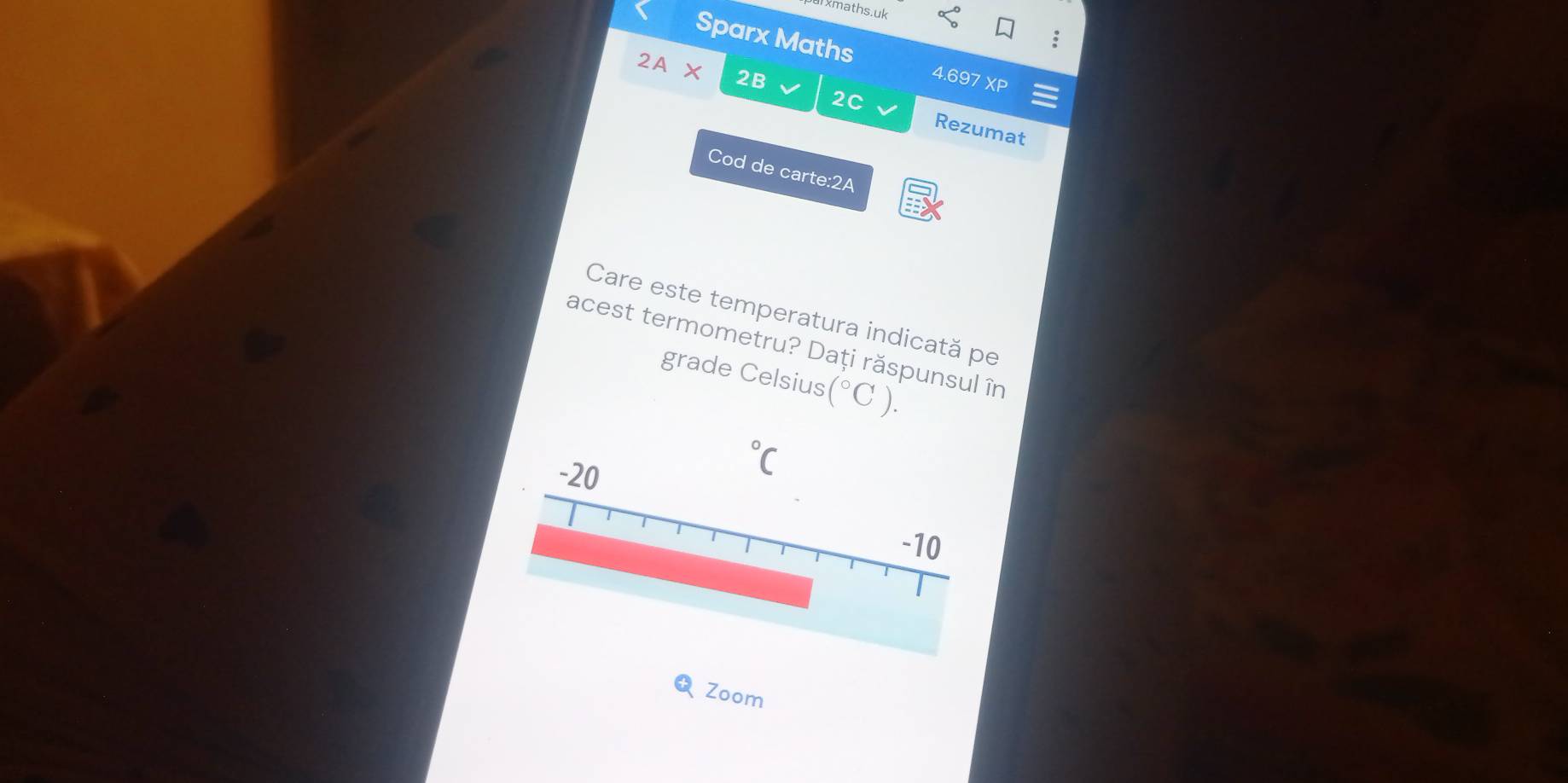 xmaths.uk
Sparx Maths 4.697 XP
2AX 2B
2C Rezumat
Cod de carte:2A
Care este temperatura indicată pe
acest termometru? Dați răspunsul în
grade Celsius (^circ C).
Zoom