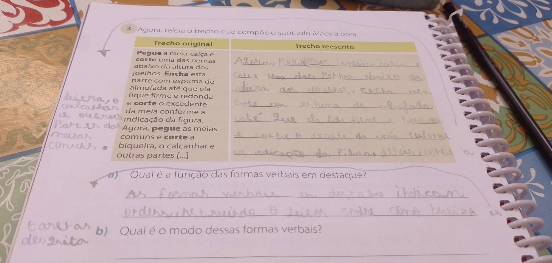 Agora, releia o trecho que co 
Qual é a função das formas verbais em destaque? 
_ 
_ 
b) Qual é o modo dessas formas verbais? 
_