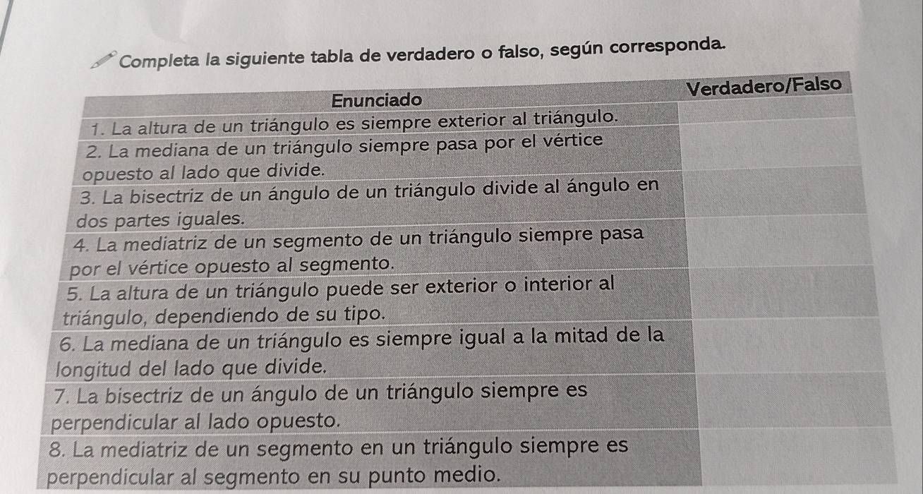 abla de verdadero o falso, según corresponda. 
perpendicular al segmento en su punto medio.