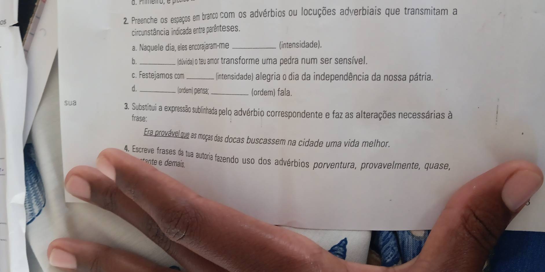 Bolha De Fala Em Branco Em Quadrinhos Com Espaço De Cópia Sobre Design De  Fundo De Cor. Modelo Vazio No Quadro De Explosão Ilustração do Vetor -  Ilustração de azul, explodir: 267979009, image size:1883x940