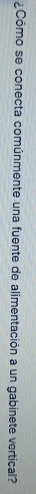 ¿Cómo se conecta comúnmente una fuente de alimentación a un gabinete vertical?