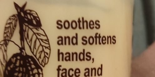 soothes 
and softens 
hands, 
face and