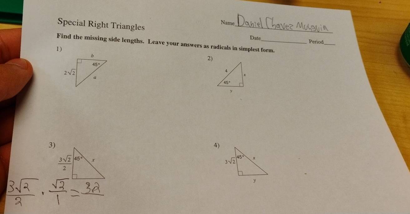 Name
Special Right Triangles _Date
Period
_
Find the missing side lengths. Leave your answers as radicals in simplest form.
1)
2)
3)
4)