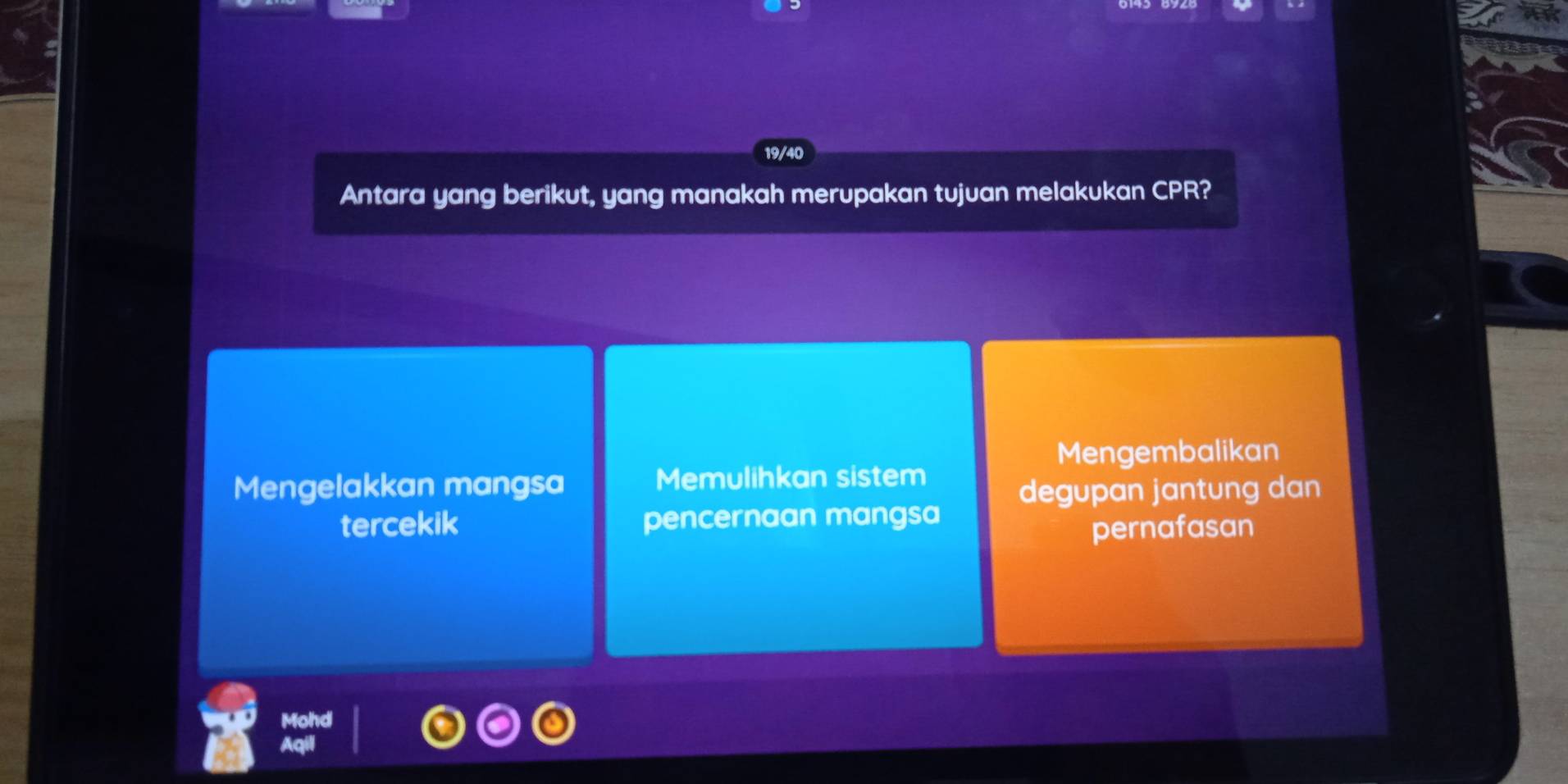 19/40
Antara yang berikut, yang manakah merupakan tujuan melakukan CPF
Mengembalikan
Mengelakkan mangsa Memulihkan sistem
degupan jantung dan
tercekik pencernaan mangsa
pernafasan