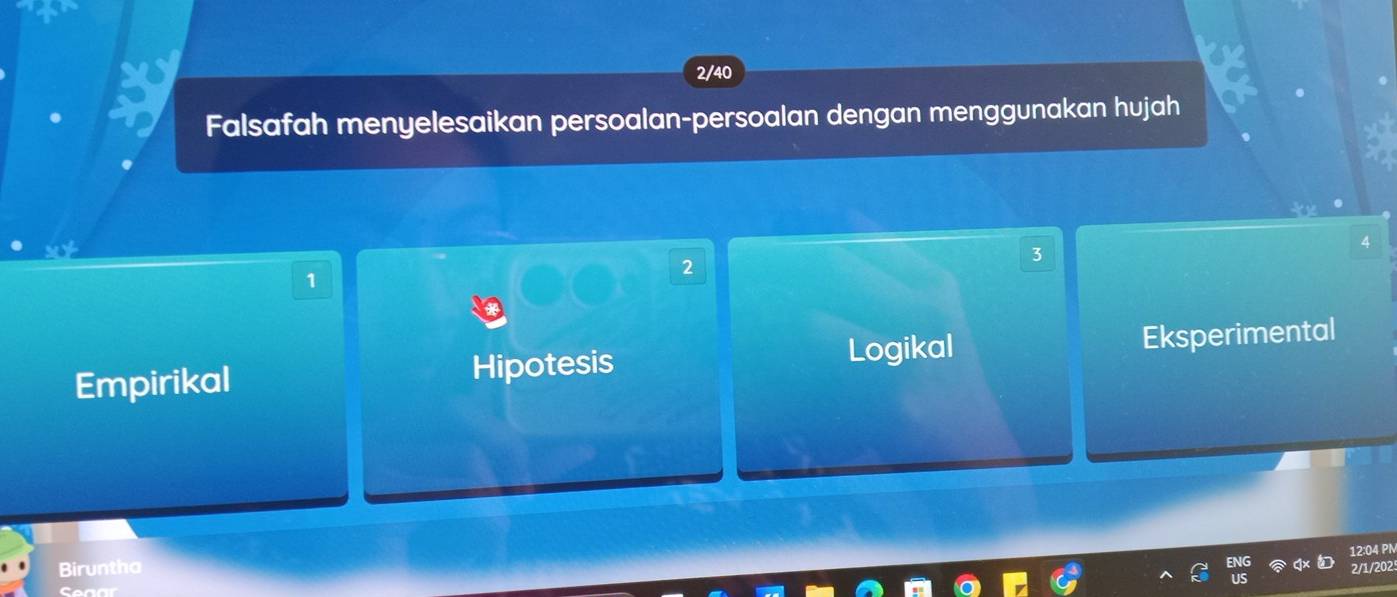 2/40
Falsafah menyelesaikan persoalan-persoalan dengan menggunakan hujah
3
1
2
Empirikal Hipotesis Logikal Eksperimental
12:04 PN
Biruntha
V20