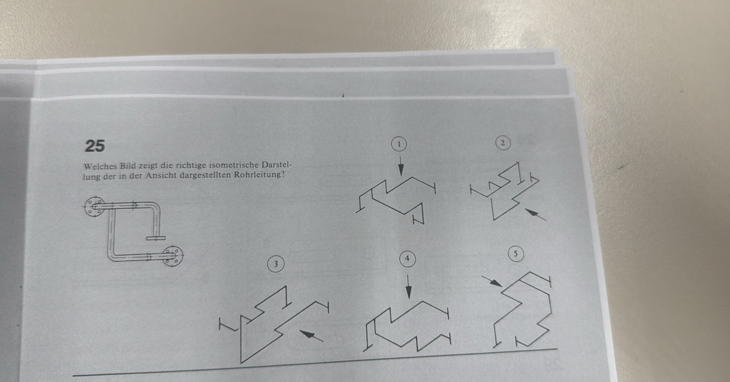 Welches Bild zeigt die richtige isometrische Darstel- 
lung der in der Ansicht dargestellten Rohrleitung?
3