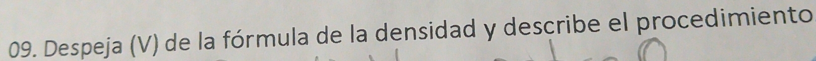 Despeja (V) de la fórmula de la densidad y describe el procedimiento