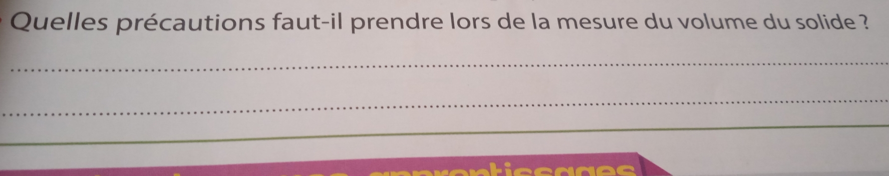 Quelles précautions faut-il prendre lors de la mesure du volume du solide ? 
_ 
_