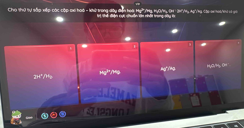 1/21 
Cho thứ tự sắp xếp các cặp oxi hoá - khử trong dãy điện hoá: Mg^(2+)/Mg, H_2O/H_2, OH^-· 2H^+/H_2, Ag^+/A g. Cặp oxi hoá/khử có giá 
trị thế điện cực chuẩn lớn nhất trong dãy là: 
2 
3
Mg^(2+) /Mg. Ag*/Ag. H_2O/H_2, OH".
2H^+ /H_2. 


Giao