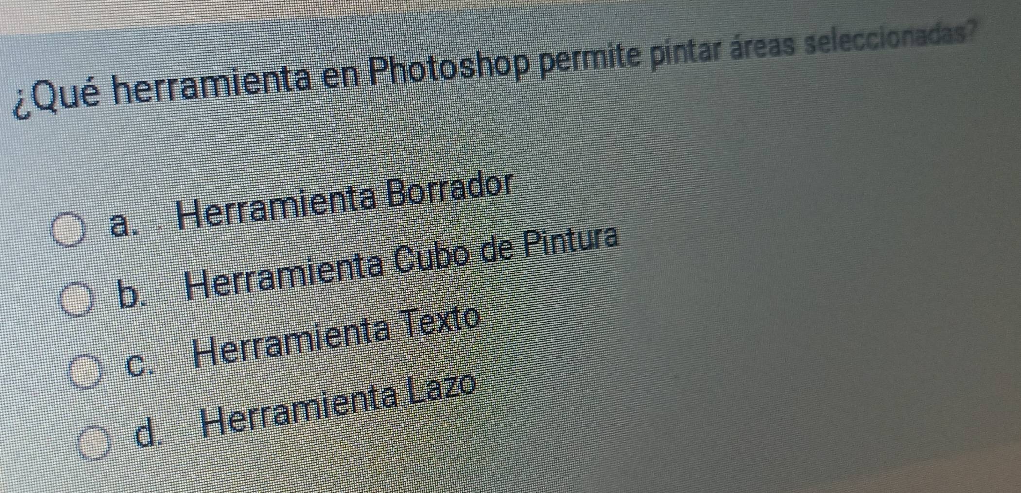 ¿Qué herramienta en Photoshop permite pintar áreas seleccionadas?
a. Herramienta Borrador
b. Herramienta Cubo de Pintura
c. Herramienta Texto
d. Herramienta Lazo