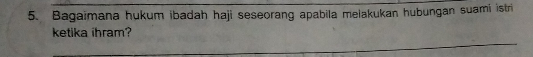 Bagaimana hukum ibadah haji seseorang apabila melakukan hubungan suami istr 
ketika ihram? 
_