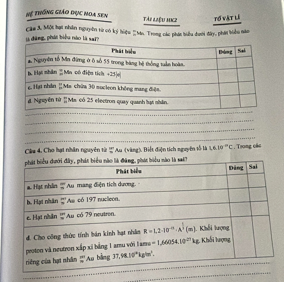 hệ thống giáo dục hoa sen
tài liệu hK2
tổ vật lí
Câu 3. Một hạt nhân nguyên tử có ký hiệu beginarrayr 55 25endarray M. Trong các phát biểu dưới đây, phát biểu nào
úng, phát biểu nào là s
_
_
_
Câu 4. Cho hạt nhân nguyên từ beginarrayr 197 79endarray Au (vàng). Biết điện tích nguyên tố là 1,6.10^(-19)C. Trong các
_