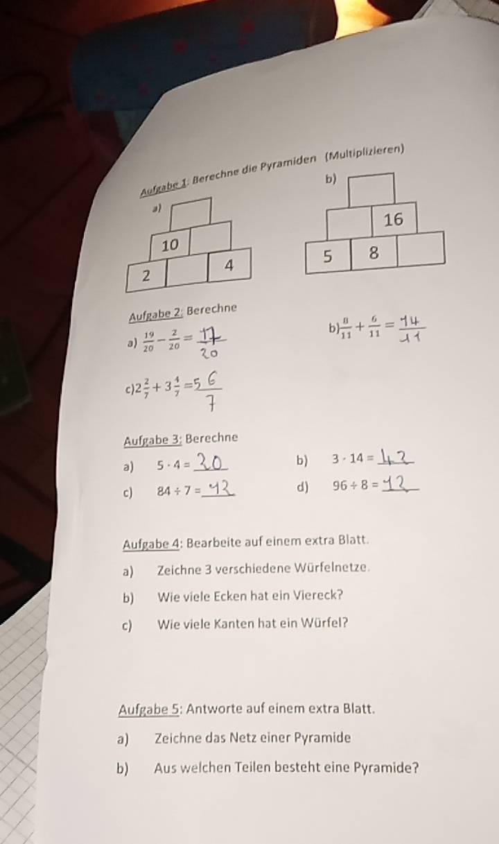 gel-st-aufrabe-1-berechne-die-pyramiden-multiplizieren-aufgabe-2