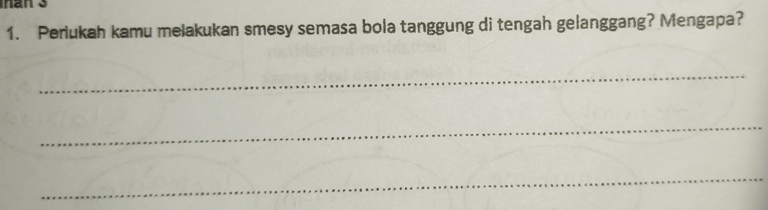 Perlukah kamu melakukan smesy semasa bola tanggung di tengah gelanggang? Mengapa? 
_ 
_ 
_