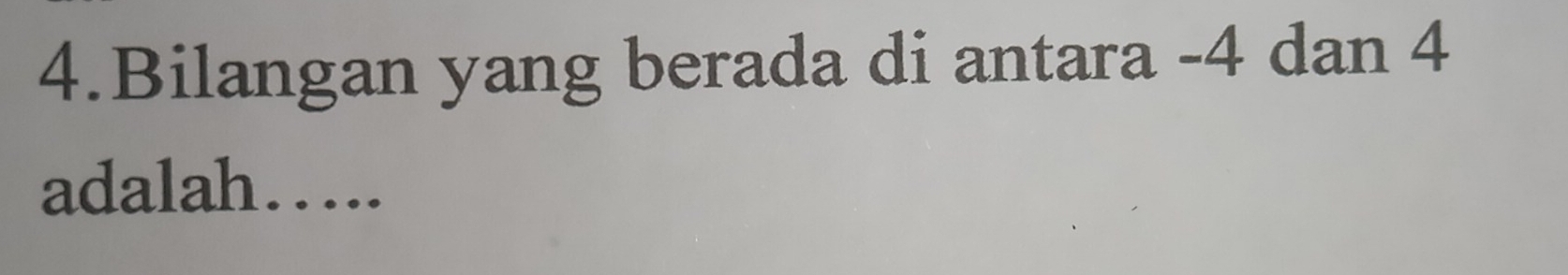 Bilangan yang berada di antara -4 dan 4
adalah….