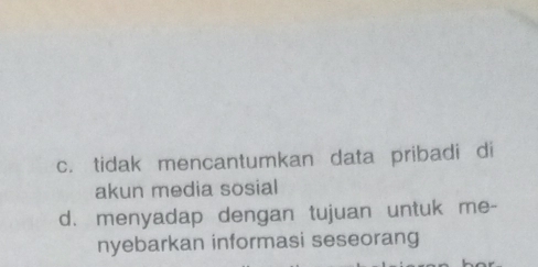 c. tidak mencantumkan data pribadi di
akun media sosial
d. menyadap dengan tujuan untuk me-
nyebarkan informasi seseorang