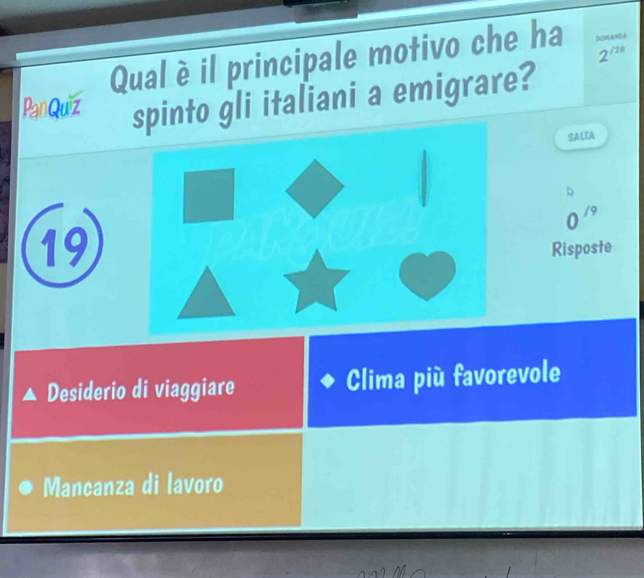 Pan Quiz Qualè il principale motivo che ha
DOMANEA
2^(/20)
spinto gli italiani a emigrare?
SALTA
0 /9
19
Risposte
Desiderio di viaggiare Clima più favorevole
Mancanza di lavoro