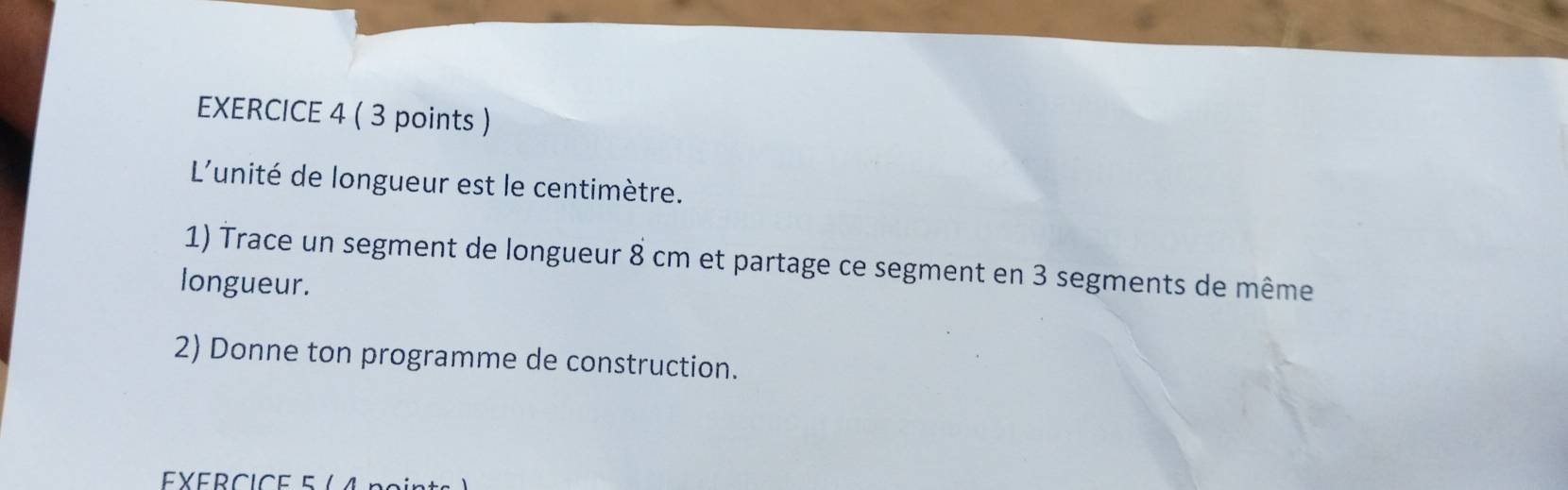 L'unité de longueur est le centimètre. 
1) Trace un segment de longueur 8 cm et partage ce segment en 3 segments de même 
longueur. 
2) Donne ton programme de construction.