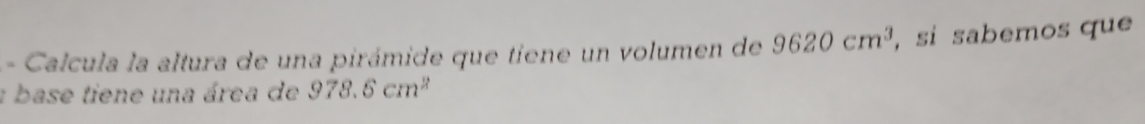 Resuelto:Calcula la altura de una pirámide que tiene un volumen de ...