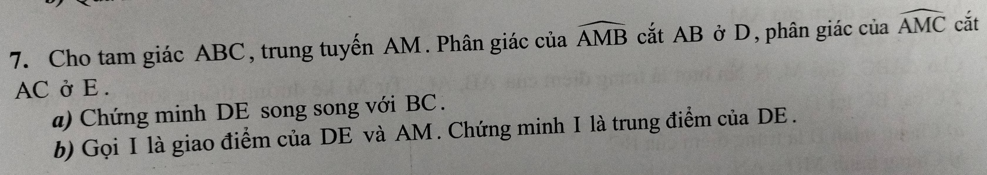 Cho tam giác ABC, trung tuyến AM. Phân giác của widehat AMB cắt AB ở D, phân giác của widehat AMC cắt
AC ở E. 
a) Chứng minh DE song song với BC. 
b) Gọi I là giao điểm của DE và AM. Chứng minh I là trung điểm của DE.