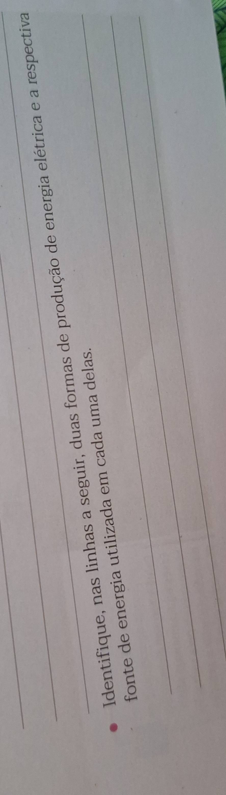 Identifique, nas linhas a seguir, duas formas de produção de energia elétrica e a respectiva 
_ 
fonte de energia utilizada em cada uma delas.