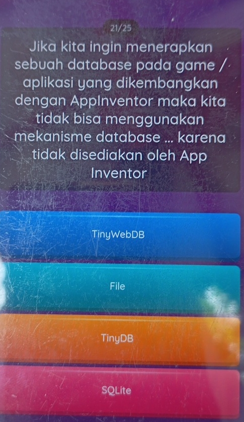 21/25
Jika kita ingin menerapkan
sebuah database pada game
aplikasi yang dikembangkan
dengan AppInventor maka kita
tidak bisa menggunakan
mekanisme database ... karena
tidak disediakan oleh App
Inventor
TinyWebDB
File
TinyDB
SQLite