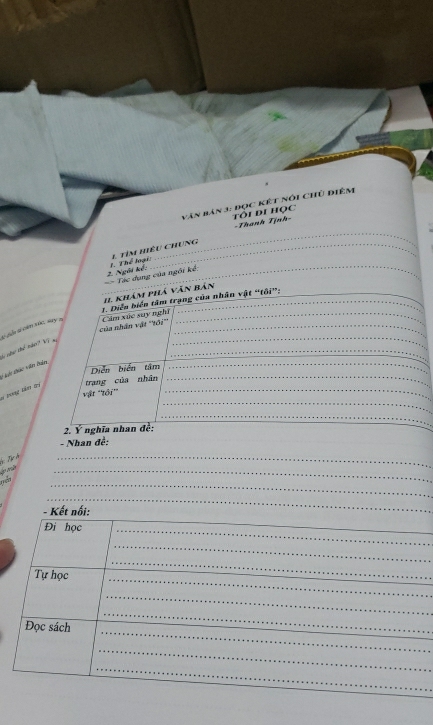 Văn bản 3: đọc kết nói chủ điêm 
_ 
tôi di học -Thanh Tịnh- 
2. Ngài kếi 1. Thể loại: l tìm hiêu chung 
1. khám phá văn bản == Tác dụng của ngôi kể: 
Su chu chế năo ? Vỹ x S ciển số căm nác say sự Cảm xúc suy nghĩ 1. Diễn biến tâm trạng của nhân vật “tôi”: 
của nhân vật ''tôi'' 
_ 
Diễn biển tâm_ 
n khảo vr tả 
_ 
trang của nhân 
_ 
vật 'Tôi' 
_ 
2. Ý nghĩa nhan đề: 
- Nhan đề: 
_ 
* Tü d 
_ 
_ 
_ 
- Kết nối: 
Đi học_ 
_ 
_ 
Tự học 
_ 
_ 
_ 
_ 
_ 
Đọc sách 
_ 
_ 
_