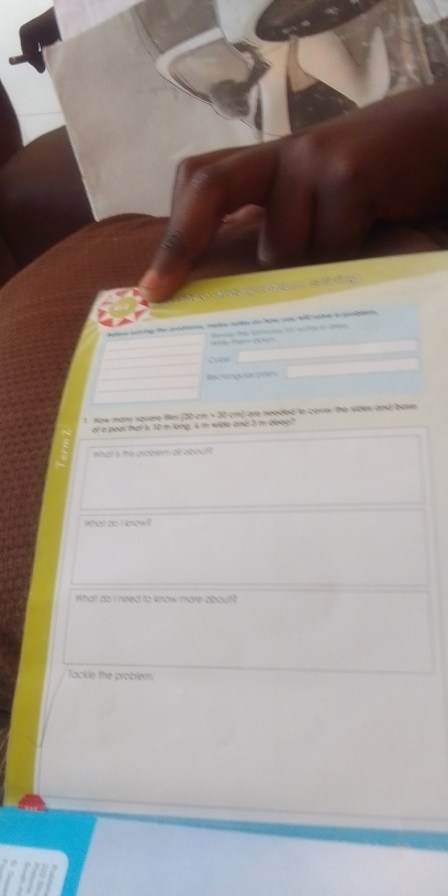 Aate stng te modbm, make nits ao hm toe tể sabe a pohene 
Sn the Com n t w 2 4 20N 
Reciongca om 
1. Now mam square Hes (30 cm × 30 cm) are neaded to cove. the sides ane bare 
al a pool that b 10 m long, s 'm wide and 3 m dooe." 
What is the probem a aboc?? 
What do I knowl 
What do I need to know more aboult! 
Tackle the problem