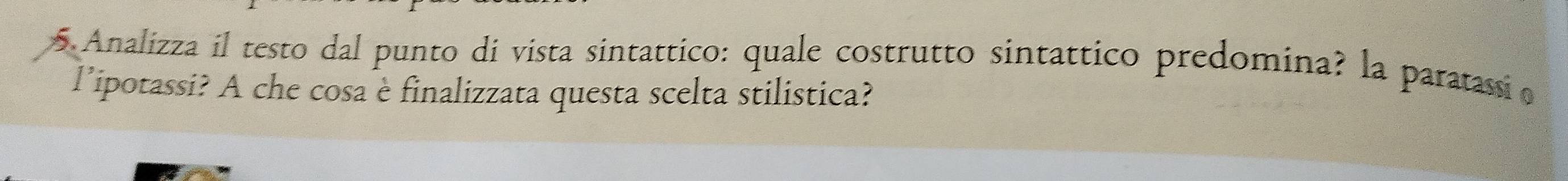 Analizza il testo dal punto di vista sintattico: quale costrutto sintattico predomina? la paratassi o 
l’ipotassi? A che cosa è finalizzata questa scelta stilistica?