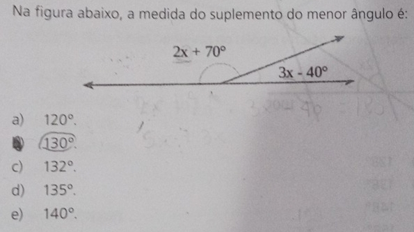 Na figura abaixo, a medida do suplemento do menor ângulo é:
a) 120°.
130°.
c) 132°.
d) 135°.
e) 140°.