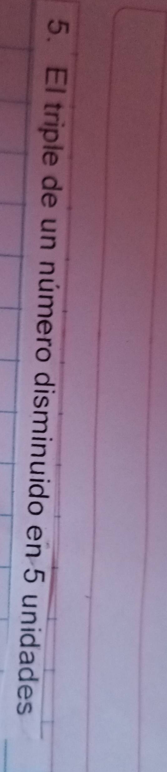 El triple de un número disminuido en 5 unidades
