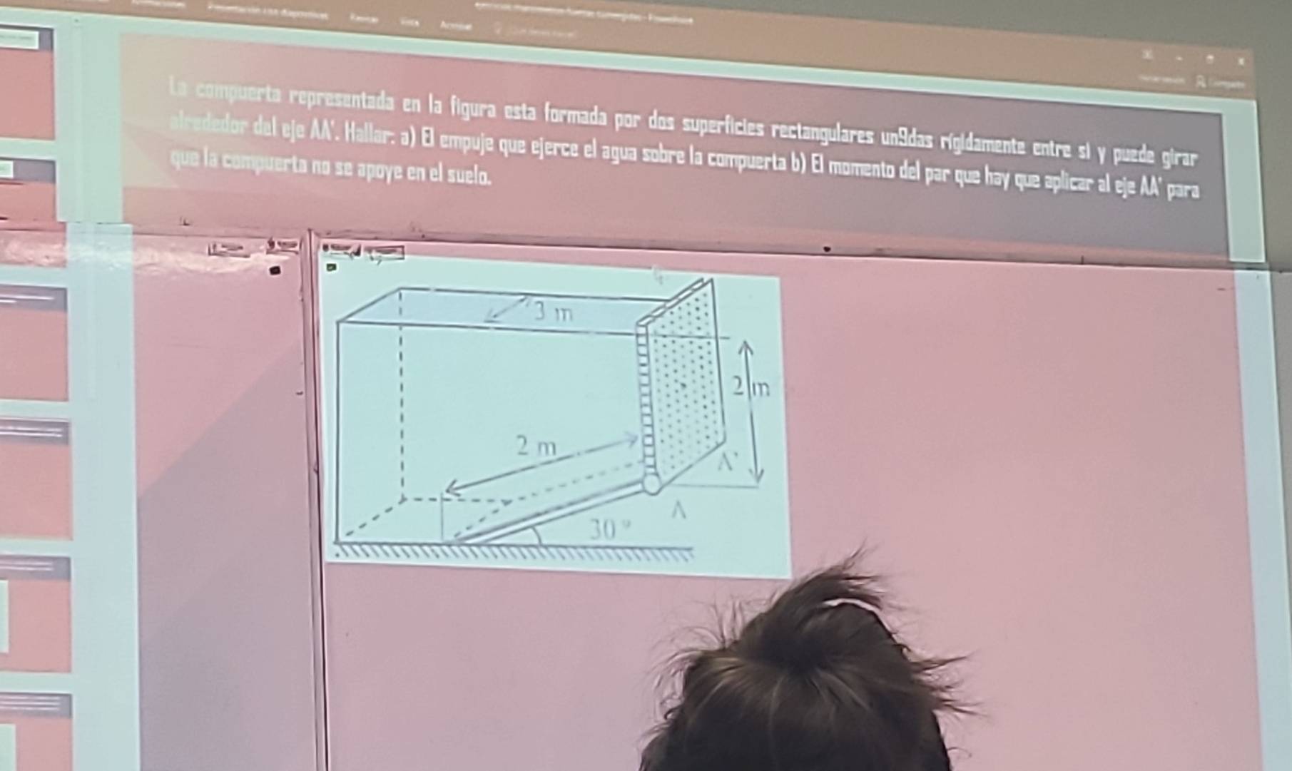 a
La compuerta representada en la figura esta formada por dos superficies rectangulares un9das rígidamente entre si y puede girar
lrededor del eje AA'. Hallar: a) El empuje que ejerce el agua sobre la compuerta b) El momento del par que hay que aplicar al eje AA' para
que la compuerta no se apoye en el suelo.