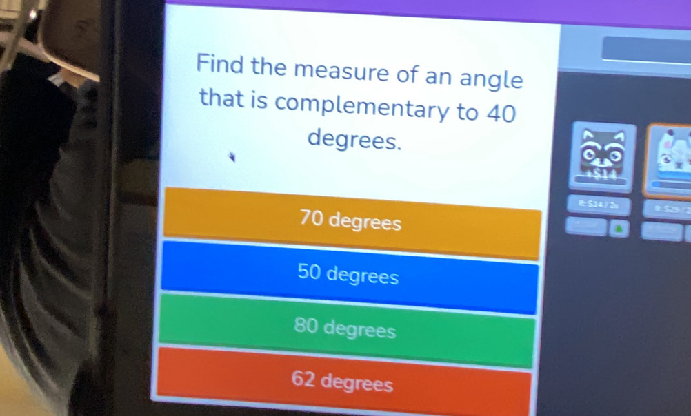 Find the measure of an angle
that is complementary to 40
degrees.
R $14 / 2s
70 degrees
B
50 degrees
80 degrees
62 degrees