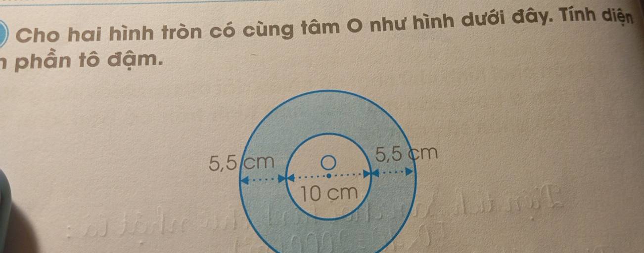 Cho hai hình tròn có cùng tâm O như hình dưới đây. Tính diện 
n phần tô đậm.