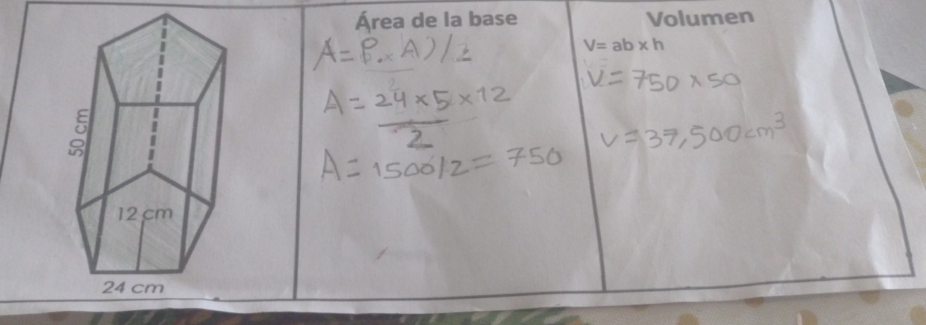 Área de la base Volumen
V=ab* h