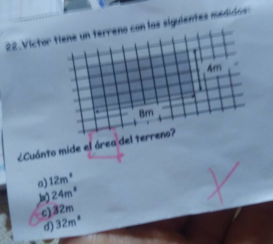 Victor tiene un terreno con las siguientes medidas:
Arri #
Bm
¿Cuánto mide el área del terreno?
a) 12m^2
24m^8
c) 32m
d) 32m^2