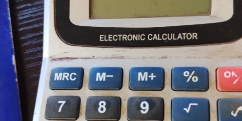 ELECTRONIC CALCULATOR
MRC M- M+ % On
7 8 9